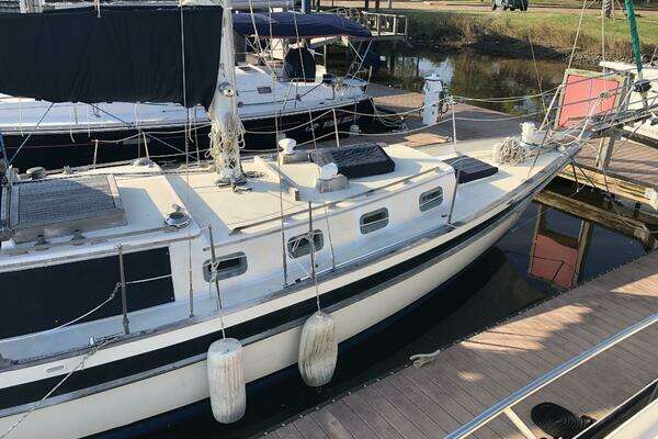 Photo of the 1987 Tayana Mariner 36 "Sandpiper"