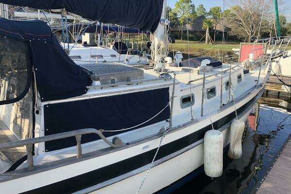 Photo of the 1987 Tayana Mariner 36 "Sandpiper"