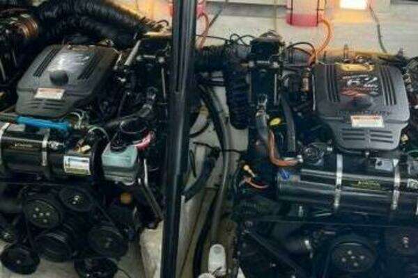 Crownline 340 CR Yacht For Sale