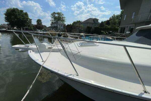 Photo of the 1989 Silverton 37 Convertible "NO NAME"