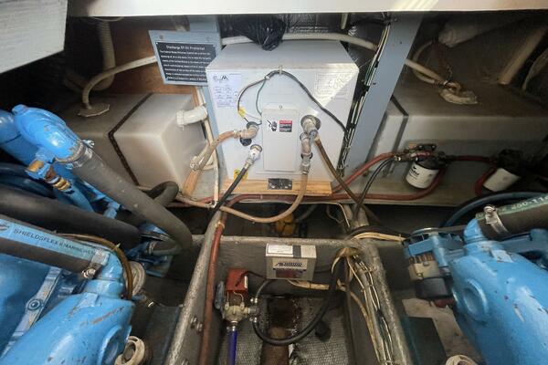 NO NAME 37ft Silverton Yacht For Sale