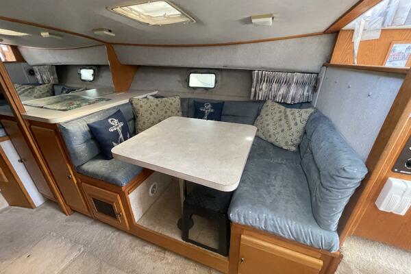 NO NAME 37ft Silverton Yacht For Sale