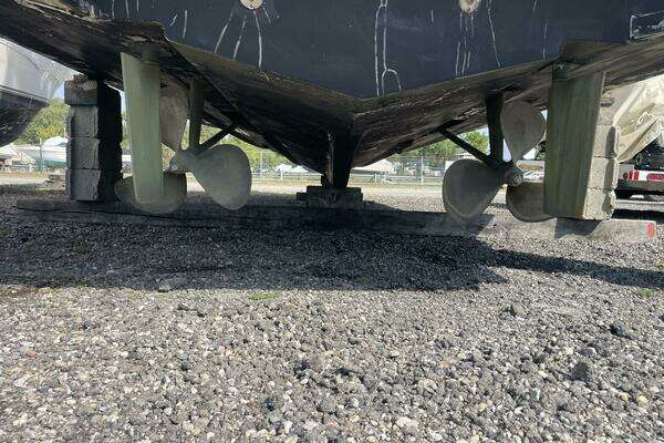 Photo of the 1989 Silverton 37 Convertible "NO NAME"