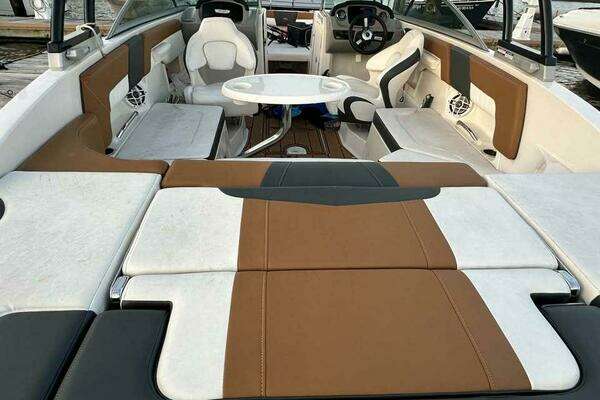 Photo of the 2023 Chaparral 23 SSi