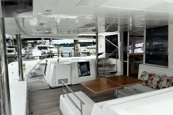Lagoon Lagoon 560 Yacht For Sale
