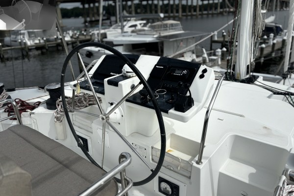 Lagoon Lagoon 560 Yacht For Sale