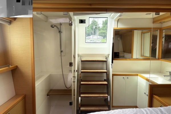 Lagoon Lagoon 560 Yacht For Sale