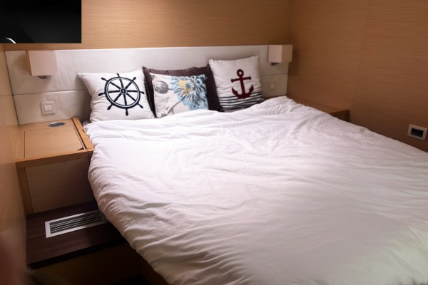 Lagoon Lagoon 560 Yacht For Sale