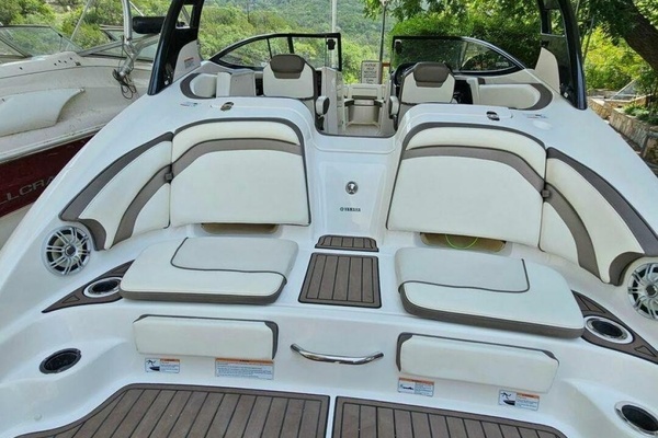 24ft Yamaha Boats Yacht For Sale