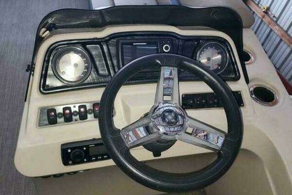 Photo of the 2021 Sweetwater 2286 C