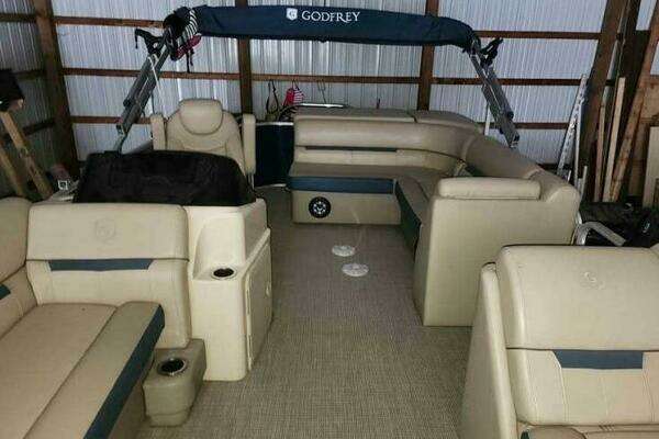 Photo of the 2021 Sweetwater 2286 C