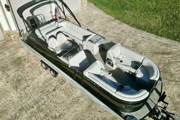 Photo of the 2016 Harris Grand Mariner 250 SLEC Tritoon