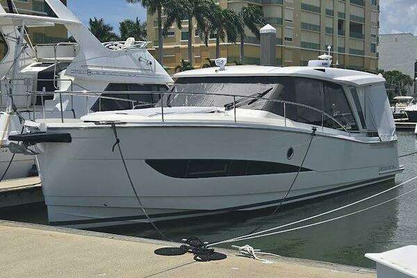 Latitude Adjustment 39ft Greenline Yacht For Sale