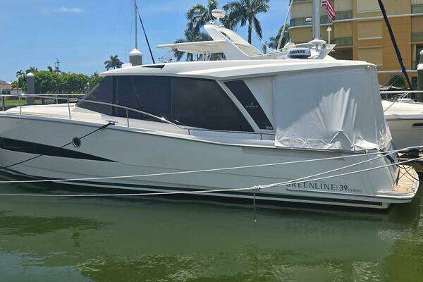 Latitude Adjustment 39ft Greenline Yacht For Sale