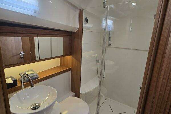 Latitude Adjustment 39ft Greenline Yacht For Sale