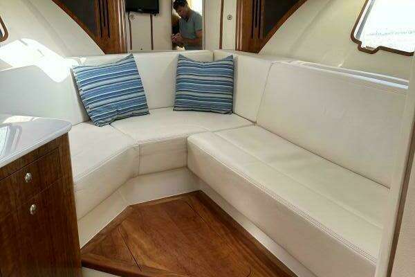 SeaVee 43 SE Yacht For Sale
