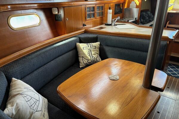 36ft Hunter Yacht For Sale