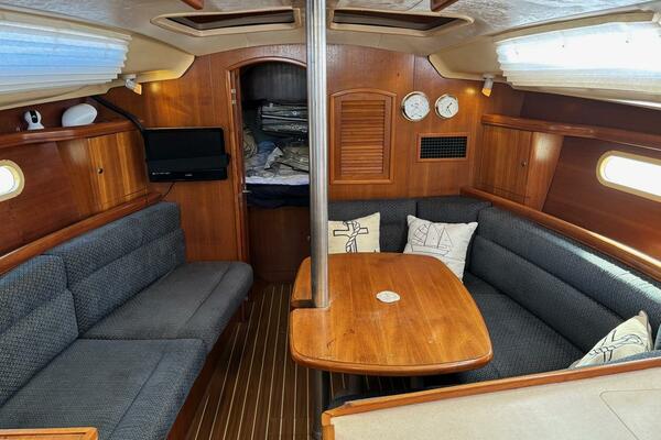 36ft Hunter Yacht For Sale