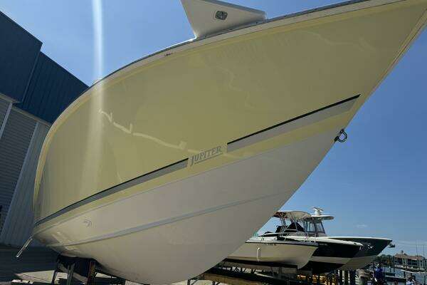 Photo of the 2006 Jupiter 31 CC Forward Seating