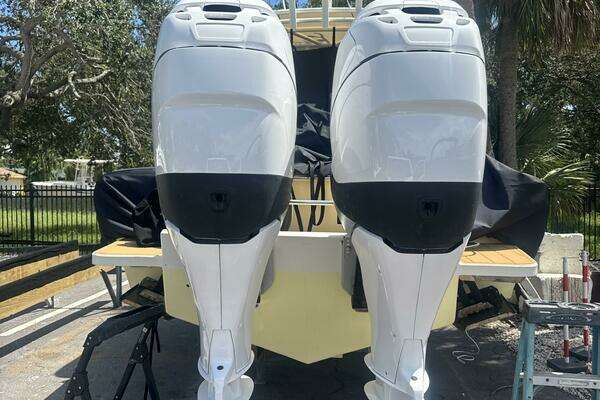 Photo of the 2006 Jupiter 31 CC Forward Seating