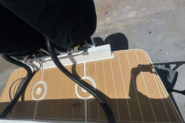 Photo of the 2006 Jupiter 31 CC Forward Seating