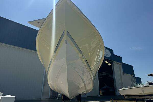 Photo of the 2006 Jupiter 31 CC Forward Seating