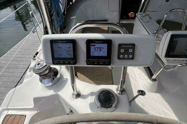 Photo of the 2008 Hunter 45DS "Fré Moment"
