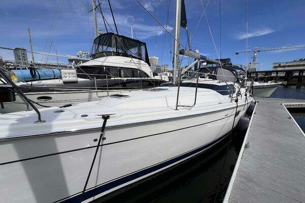 Photo of the 2008 Hunter 45DS "Fré Moment"