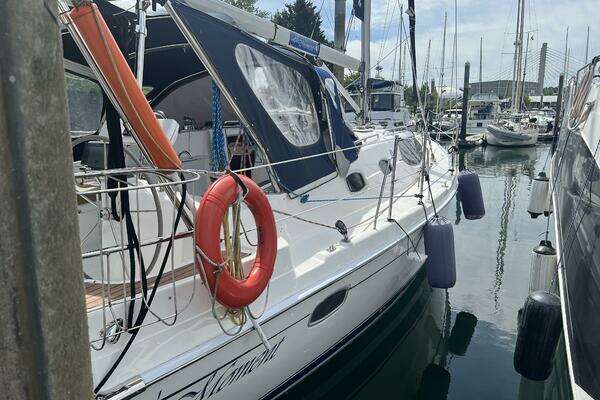 Photo of the 2008 Hunter 45DS "Fré Moment"