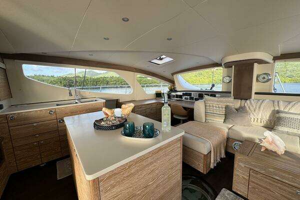 Xquisite Yachts X5 Yacht For Sale