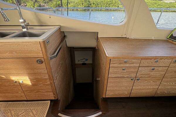 Xquisite Yachts X5 Yacht For Sale