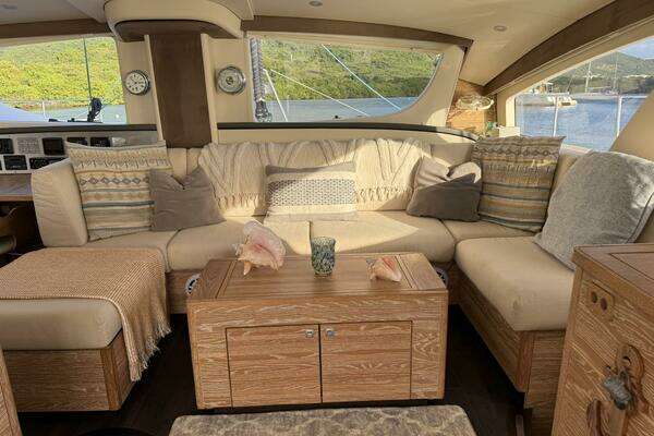 Xquisite Yachts X5 Yacht For Sale