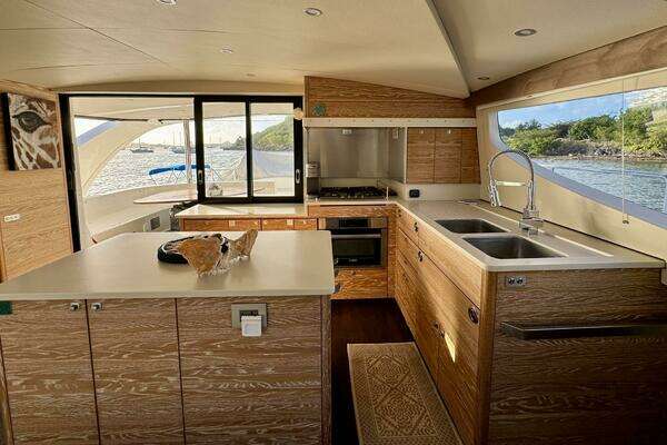 Xquisite Yachts X5 Yacht For Sale