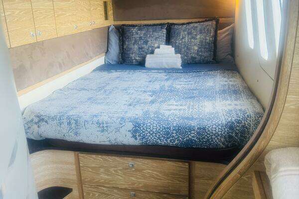 Xquisite Yachts X5 Yacht For Sale