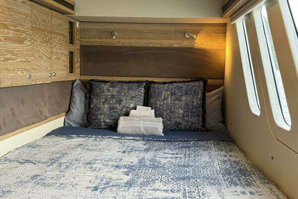 Xquisite Yachts X5 Yacht For Sale