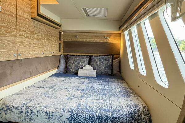 Xquisite Yachts X5 Yacht For Sale