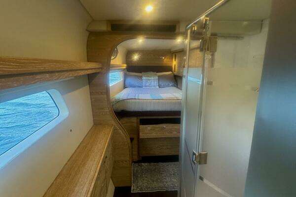 Xquisite Yachts X5 Yacht For Sale