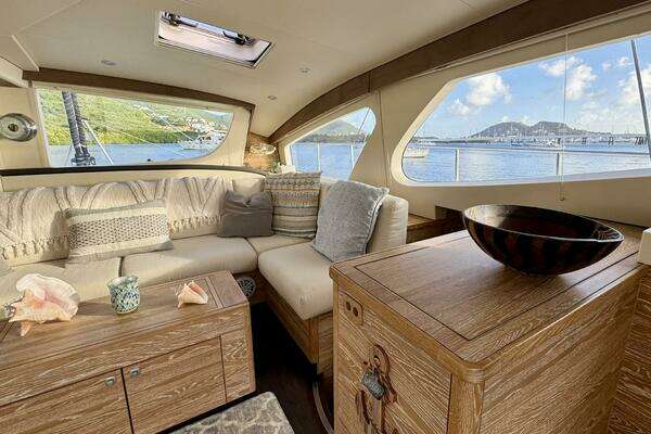 Xquisite Yachts X5 Yacht For Sale