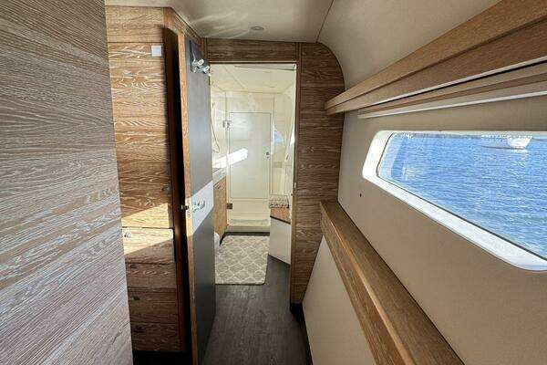 Xquisite Yachts X5 Yacht For Sale