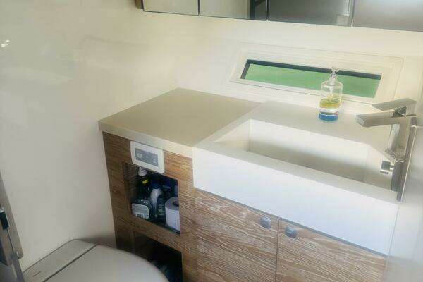 Xquisite Yachts X5 Yacht For Sale