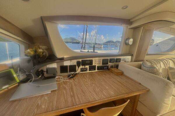 Xquisite Yachts X5 Yacht For Sale