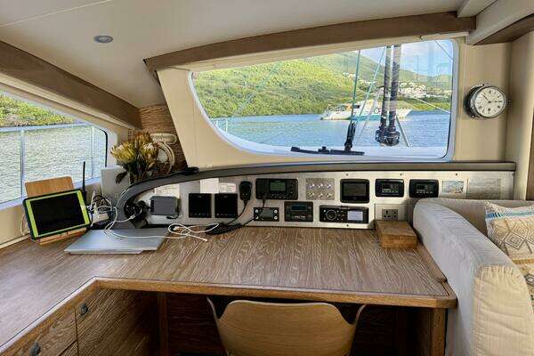 Xquisite Yachts X5 Yacht For Sale