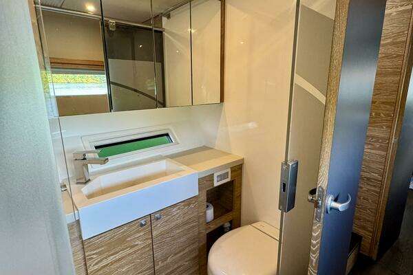 Xquisite Yachts X5 Yacht For Sale