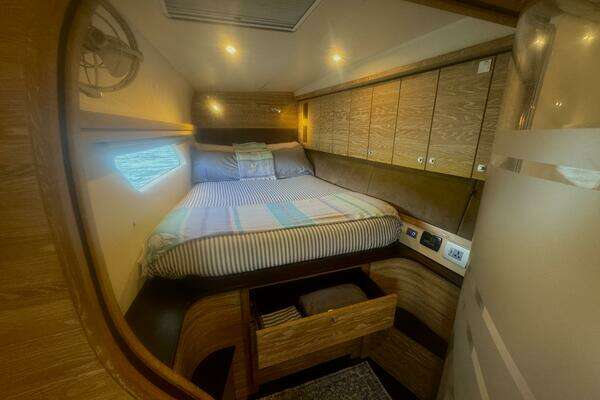 Xquisite Yachts X5 Yacht For Sale