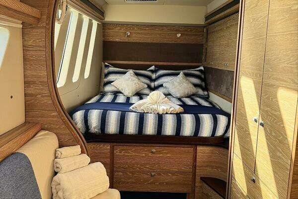 Xquisite Yachts X5 Yacht For Sale