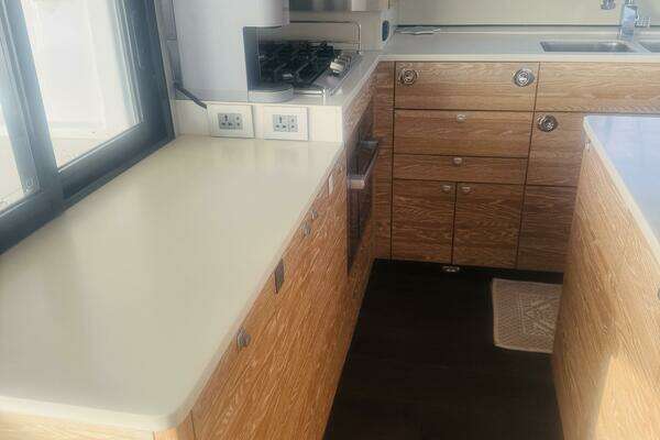 Xquisite Yachts X5 Yacht For Sale