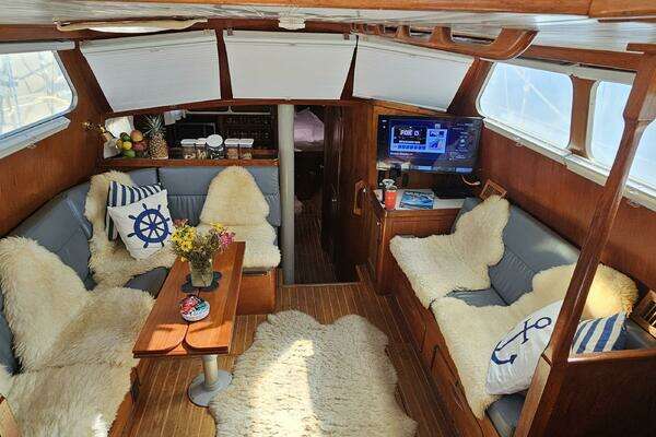 Photo of the 1980 Gulfstar Sailmaster "Burgoo"