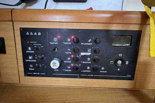 Photo of the 2009 Jeanneau 36i "CHEEKY MONKEY"