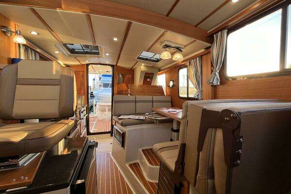 Ranger Tugs R-31 CB Yacht For Sale