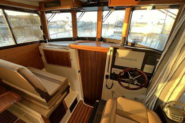 Ranger Tugs R-31 CB Yacht For Sale